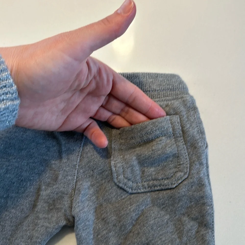 Carter’s baby gray green dinosaur t-Rex jogger sweatpants size 3 months 🩶🦖